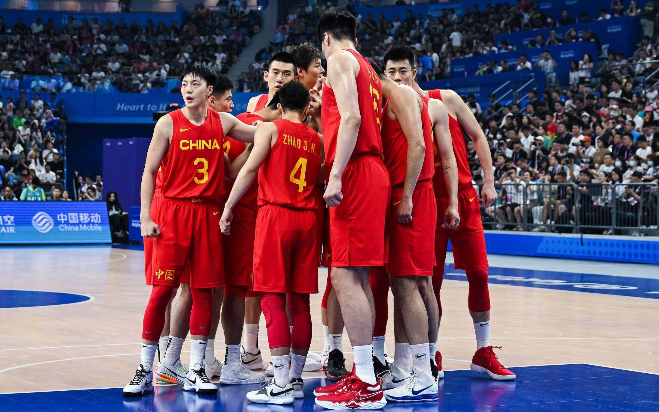 福建男篮实力强大，引领球迷心潮