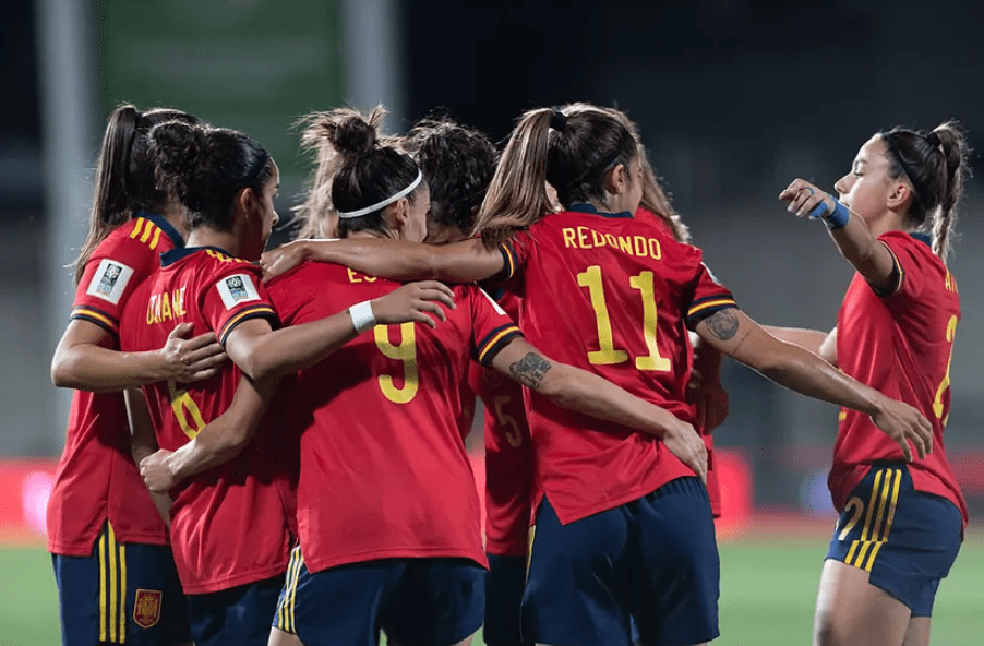 德国队力挫巴西，锁定女足世界杯八强席位